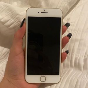 128 GB USED IPHONE 7 - GOOD CONDITION